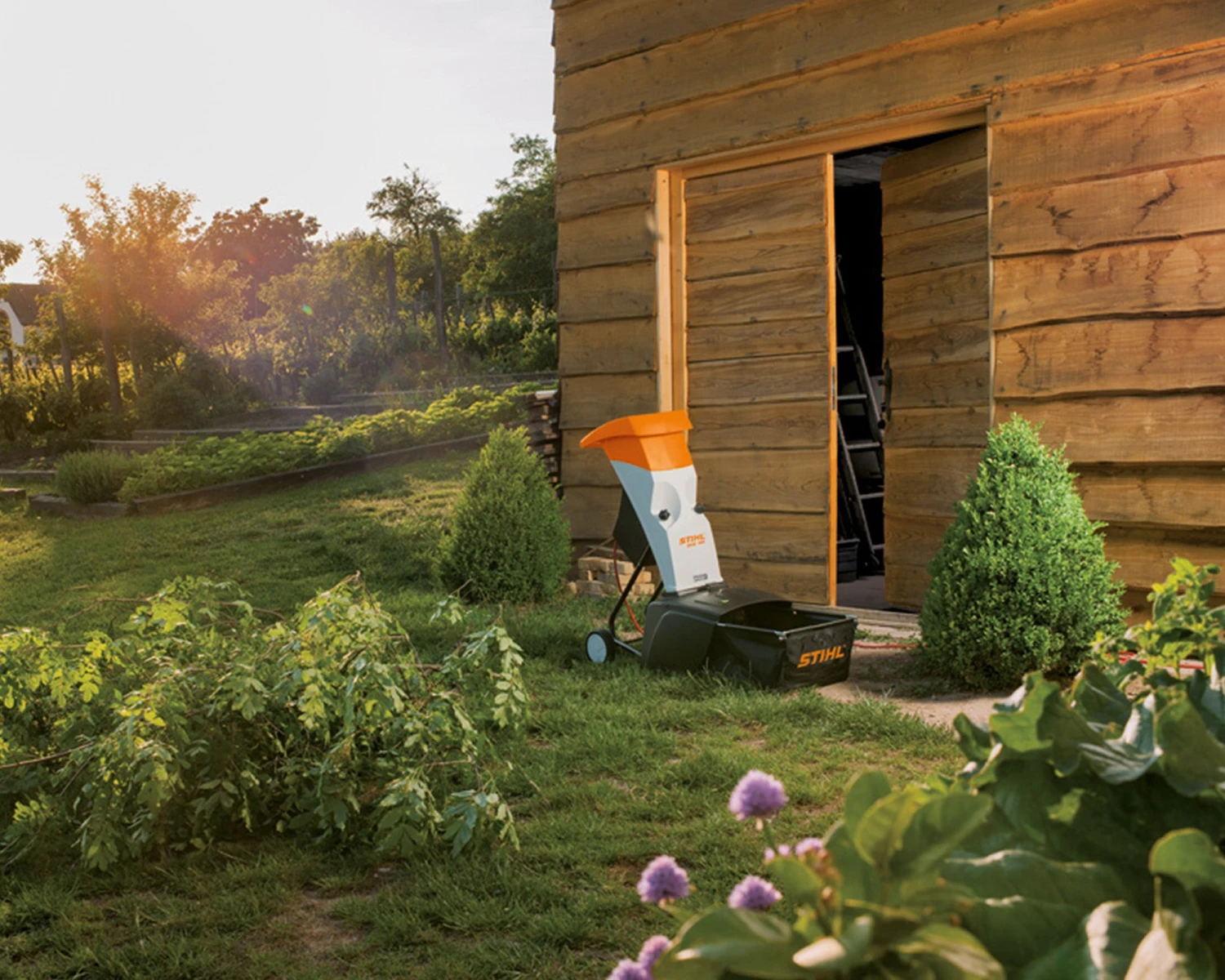 Stihl GHE105 Electric Garden Shredder 4 Stihl GHE105 Electric Garden Shredder - Image 2