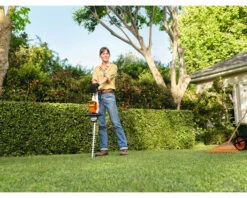 Stihl HSA50 Cordless Hedgetrimmer Set -Stihl HSA50Setlifestyle1