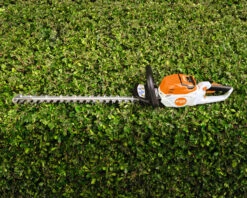 Stihl HSA60 Cordless Hedgetrimmer Set 12 Stihl HSA60 Cordless Hedgetrimmer Set -Stihl HSA60Lifestyle1