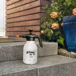 Stihl SG 11 Plus 1.5L Hand Sprayer -Stihl SG11PlusLifestyle